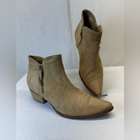 Sundance Shoes - Coastal Cowgirl Suede Western Style Boots Sundance Catalog Side Zip Pointy Toe